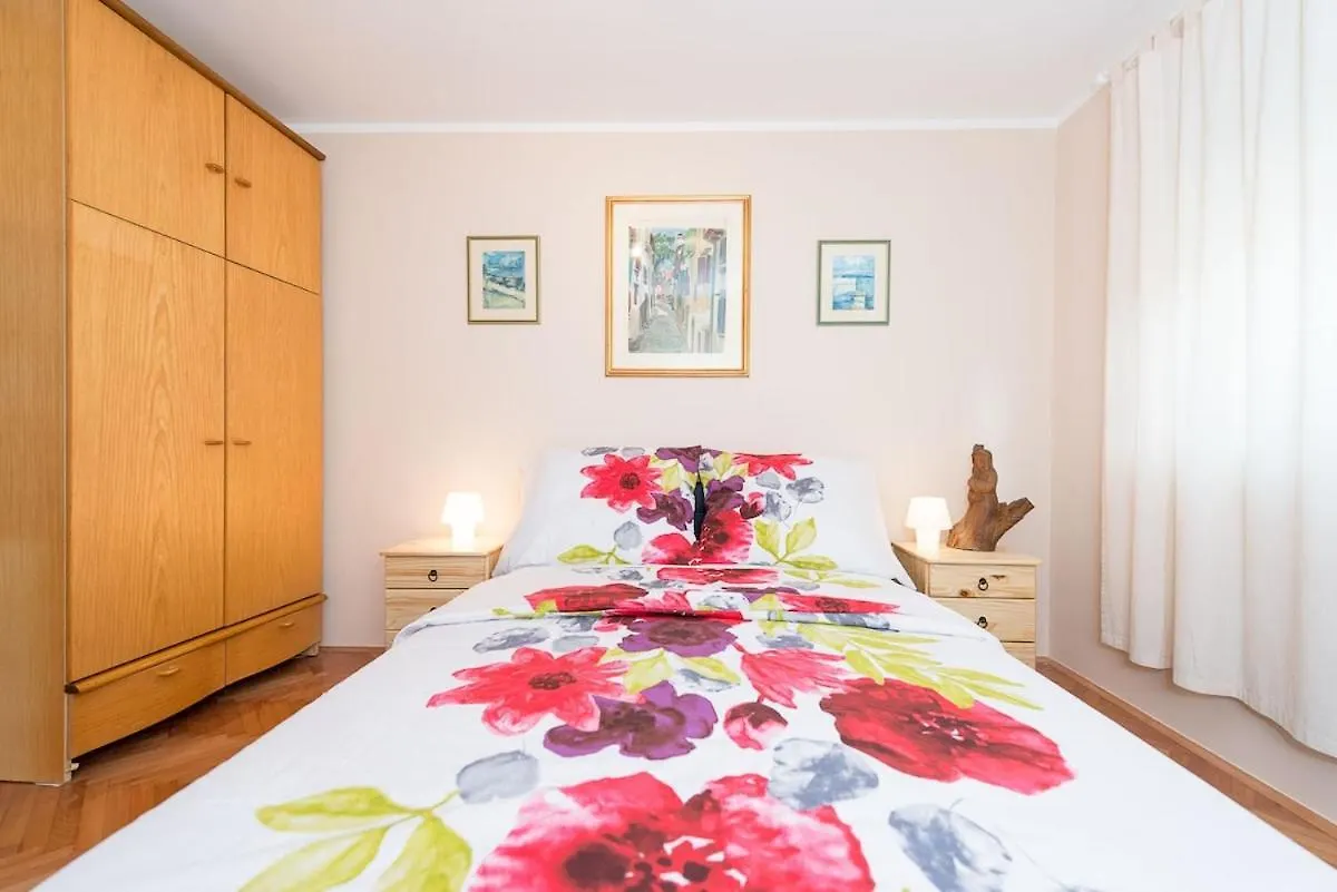 דירה רוביני Apartman Tara