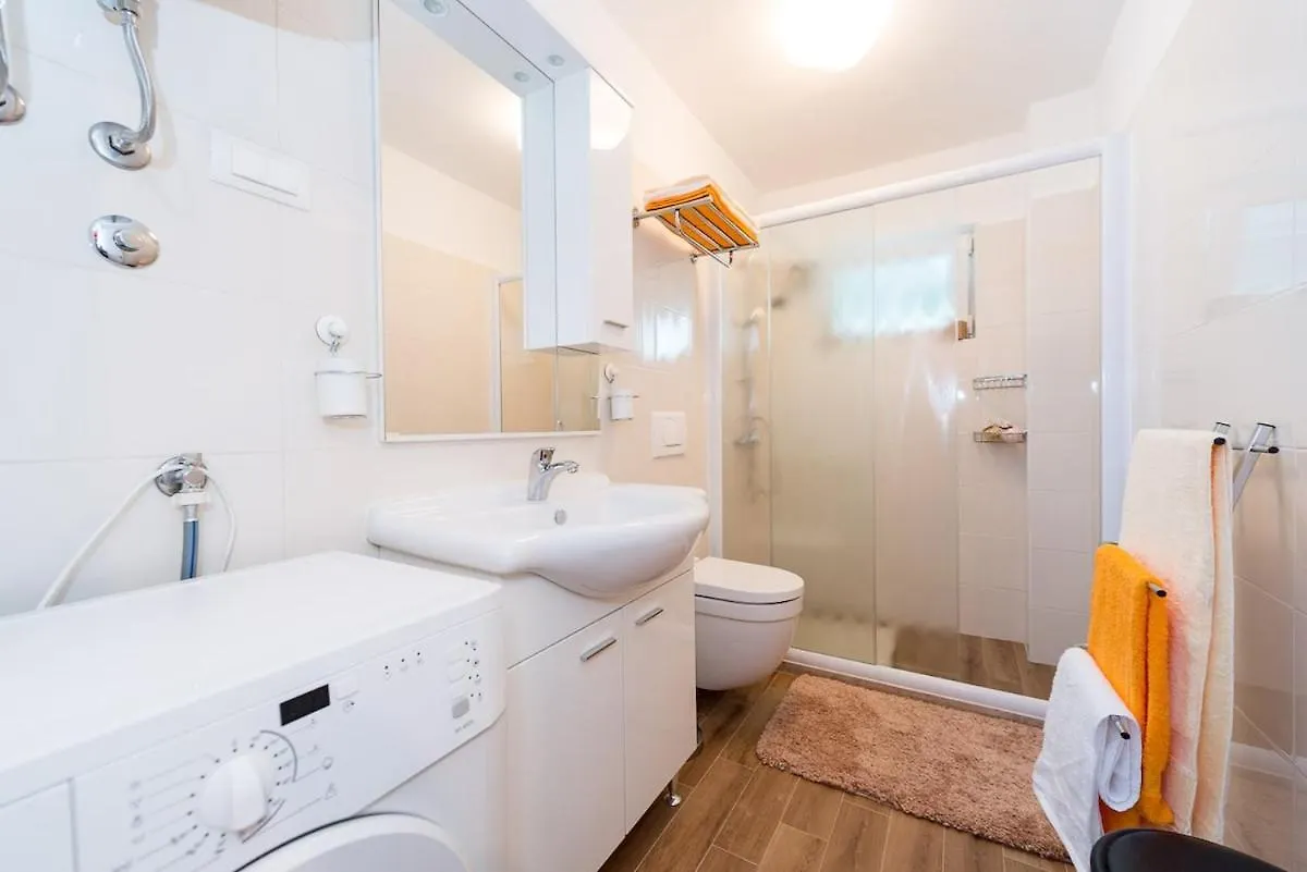 רוביני Apartman Tara 0*,